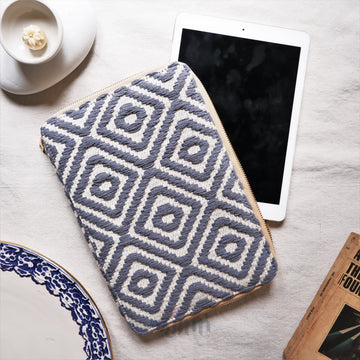 Dajinn Powder Blue in Diamond Zipper Laptop iPad/Tablet Sleeve