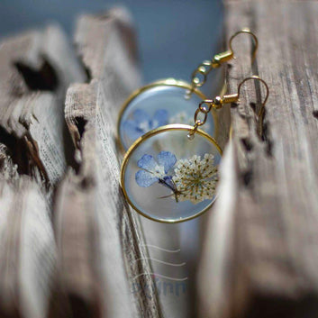 Dajinn Tinsel Flower Earrings
