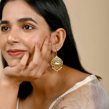 Dajinn Daivita Gold and Pearl Earring