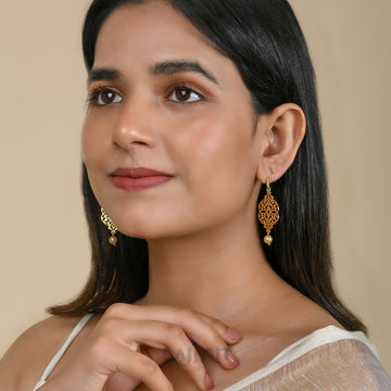 Dajinn Daaivi Filigree Gold and Pearl Earring