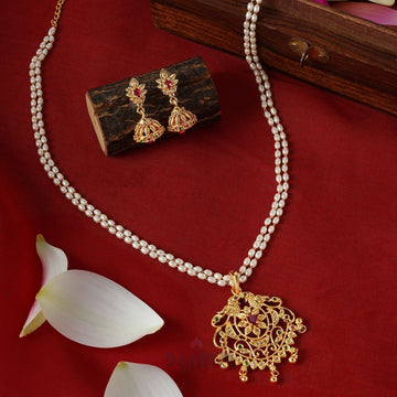 Dajinn Royal Pearl and Glossy Gold Kundan Set