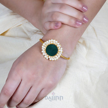 Dajinn Aasita Green Studded Pearl Bracelet