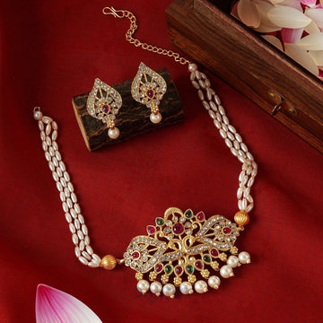 Dajinn Motif White Pearl & Glossy Gold Kundan Set