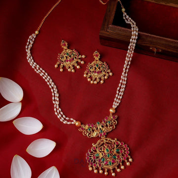 Dajinn Jayashri Gold Red And Green Necklace Set