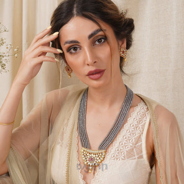 Dajinn Ranihaar Light Grey Beads And Stone Necklace Set