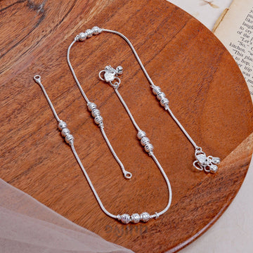 Dajinn Preet Pearl Anklets