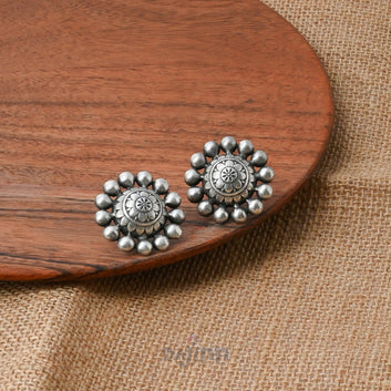 Dajinn Gumtaz Siver Oxidised Earring