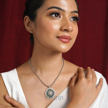 Dajinn Ahilyabai Silver Oxidised Green Pendant Chain