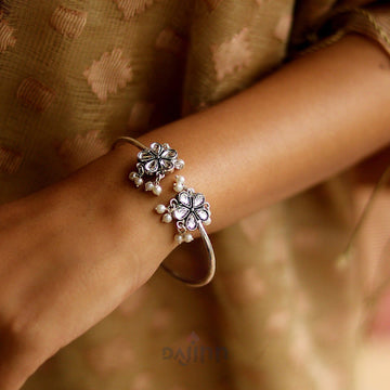 Dajinn Grace Polki Silver Oxidized Pearl Cuff
