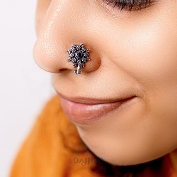 Dajinn Gauri Black Stone Floral Nose pin
