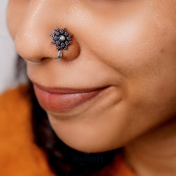 Dajinn Gauri White Stone Floral Nose pin