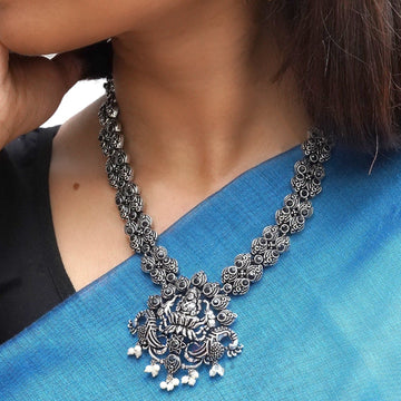 Dajinn Odika Black Stone Temple Work Necklace Set