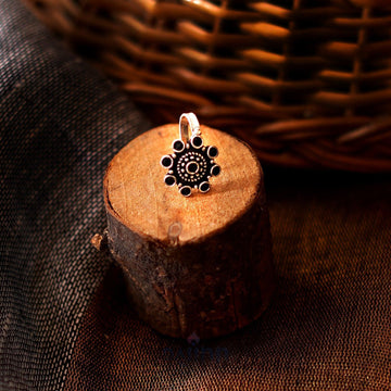 Dajinn Aagamya Black Stone Silver Oxidised Nose Pin