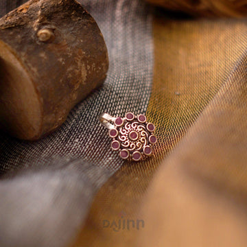 Dajinn Soumya Red Stone Nose Pin