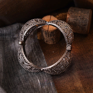 Dajinn Yuvanya Antique Silver Polish Bracelet
