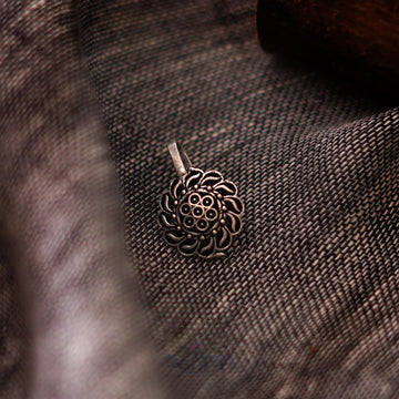 Dajinn Durva Silver Oxidised Nose Pin