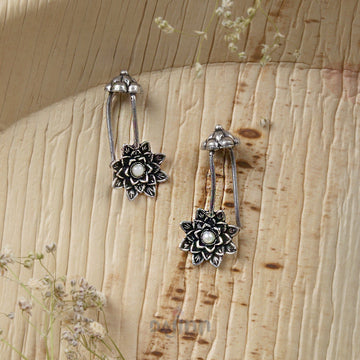 Dajinn  Ridhima White Stone Silver Oxidsed Clip On Bugadi