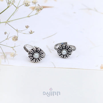 Dajinn Siya White Stone Silver Oxidised Toe Rings