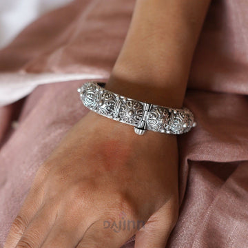 Dajinn Meera Silver Oxidised Bangle