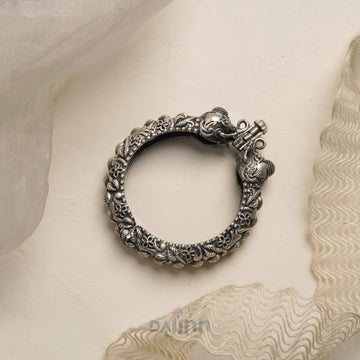 Dajinn Suvarna Silver Oxidised Bangle