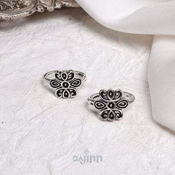 Dajinn Ela Floral motif silver oxidised toe ring