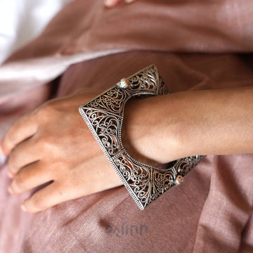Dajinn Nishika Silver Oxidised Bracelet