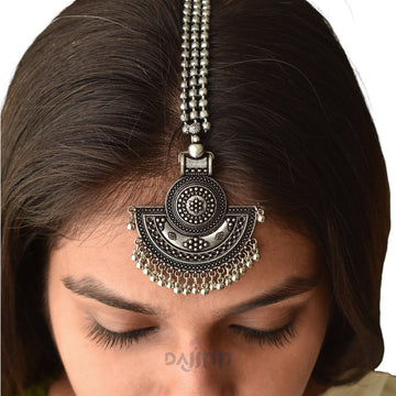Dajinn Saransha Silver Oxidised Maang Tikka