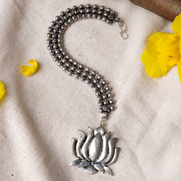 Dajinn Vrutika Silver Oxidised Maang Tika