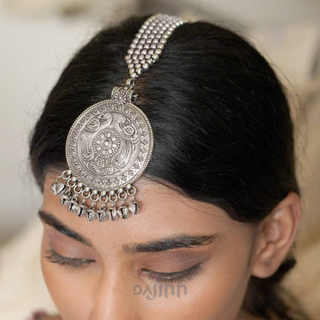 Dajinn Eta Silver Oxidised Maang Tika