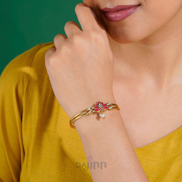 Padhaaro Saa Fuschia Pink Bracelet