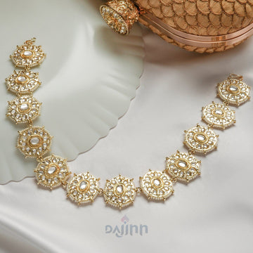 Dajinn Niharni Pearl and Polki Matha Patti