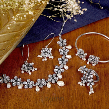 Dajinn Aarohi Polki Stone Silver Oxidized Jewelry Gift Set